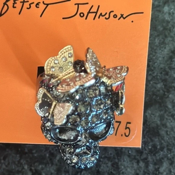 betsy Johnson skull and butterfly rhinestone embellished ring - Picture 4 of 9